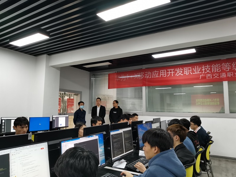 1640571566883323.jpg 交通信息工程学院书记杨顺韬莅临1+X等级证书认证考试考点指导1.jpg