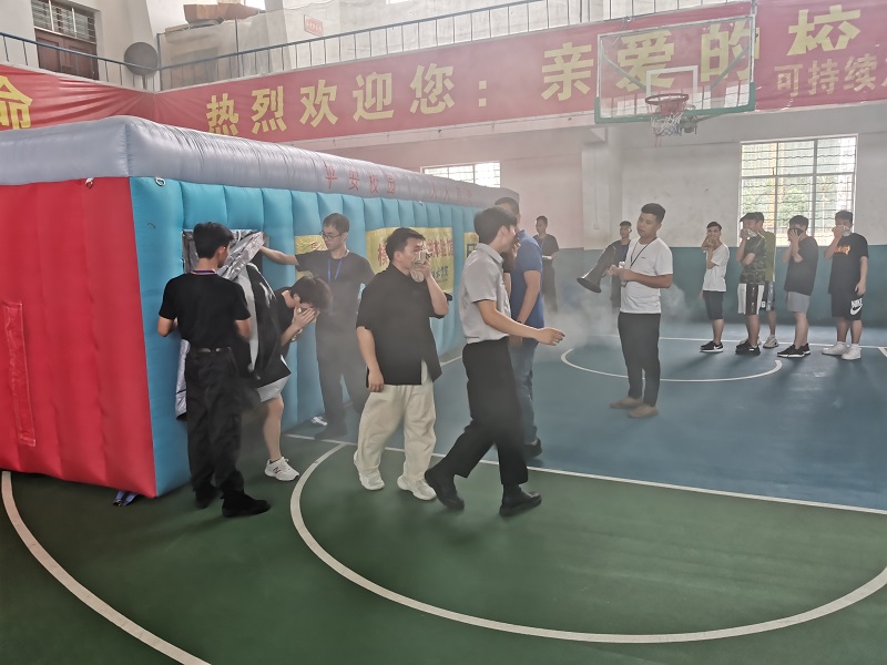 1625027238185588.jpg 图4:机智的我们终于逃生出来啦~.jpg