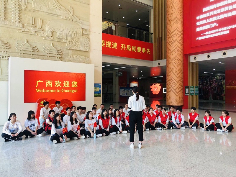 1625839638812026.png 图5:党支部汤细腊老师在上“对党忠诚”主题教育微党课.png