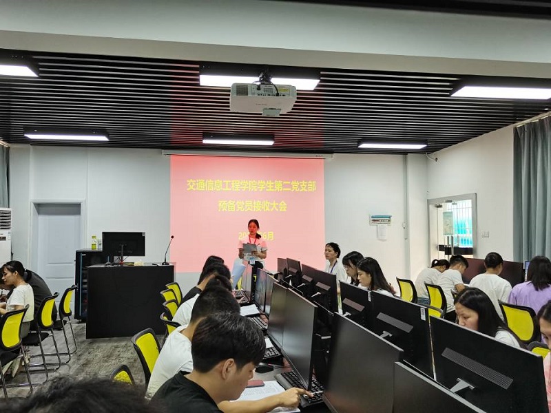 1624006076253468.jpg 图1:学生第二党支部书记汤细腊老师在主持会议.jpg