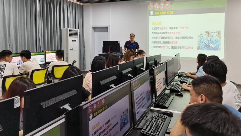 1630553152207119.jpg 洪东副院长在给同学们上“开学第一课”.jpg