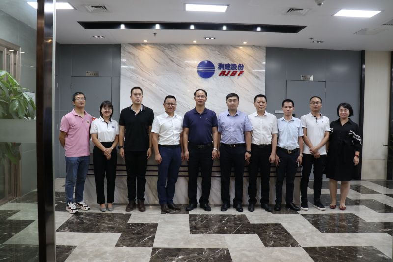 1630230085116518.jpg 李文勇校长一行与润建股份有限公司领导合影.jpg