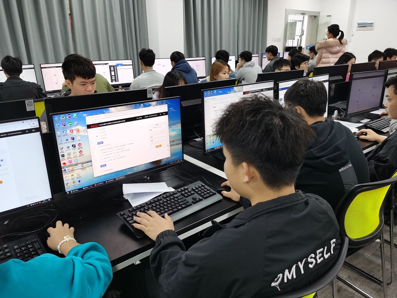 1640571469449866.jpg 1+X云计算平台运维与开发的职业技能等级证书认证考试现场2.jpg