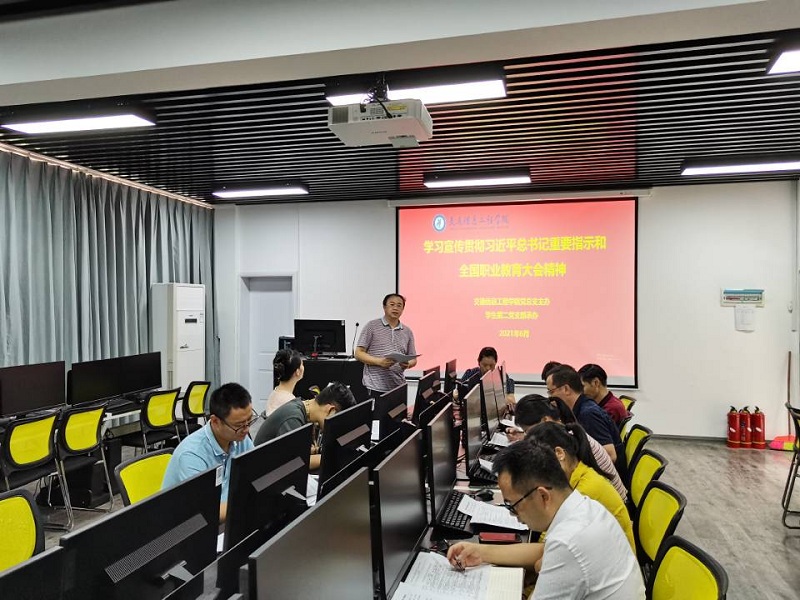 1622774983325228.jpg 图2:莫兵教授在作学习分享.jpg