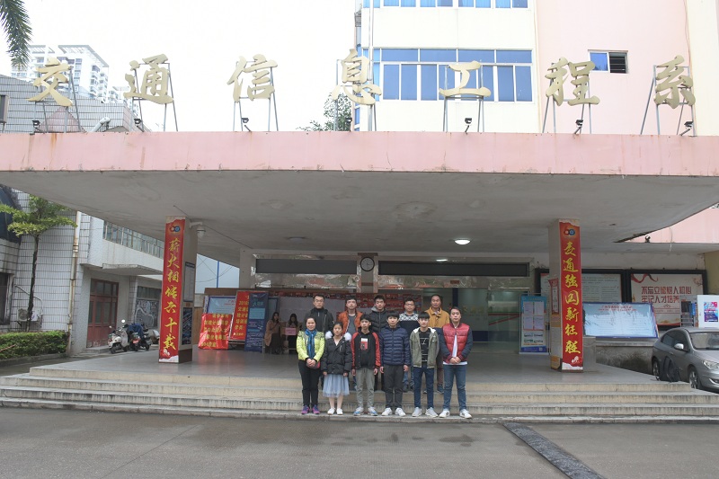 1584694916.jpg 培训教师与参训学员合影.jpg