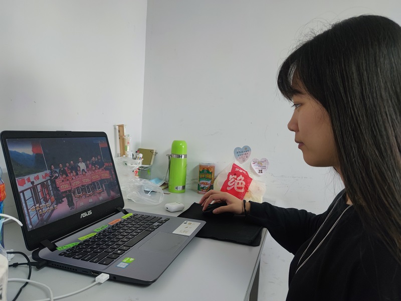 1619491192890645.jpg 图3:预备党员符霖尧同学认真学习.jpg