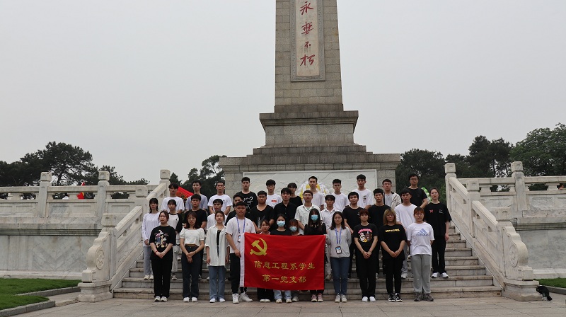 1617705122758935.jpg 图1:学生第一党支部活动现场.JPG