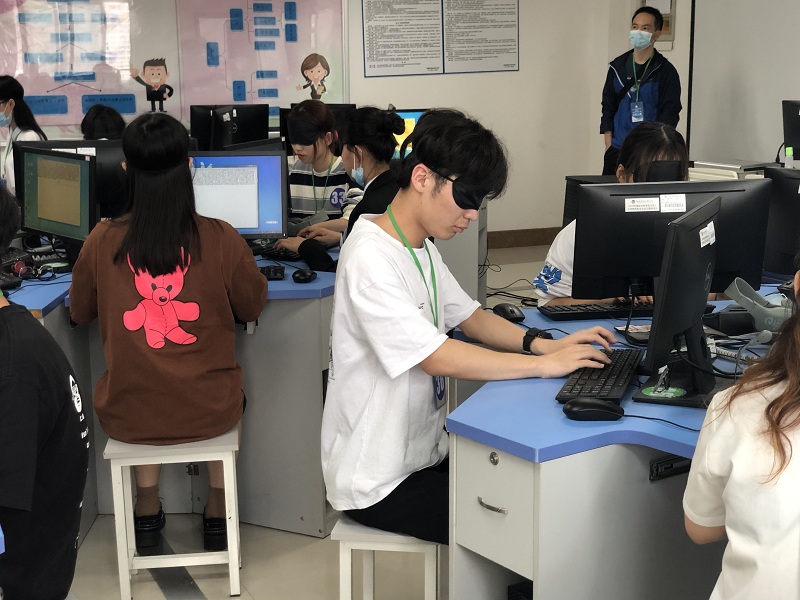 1617671992599503.jpg 图2. 蒙目速录比赛现场.jpg
